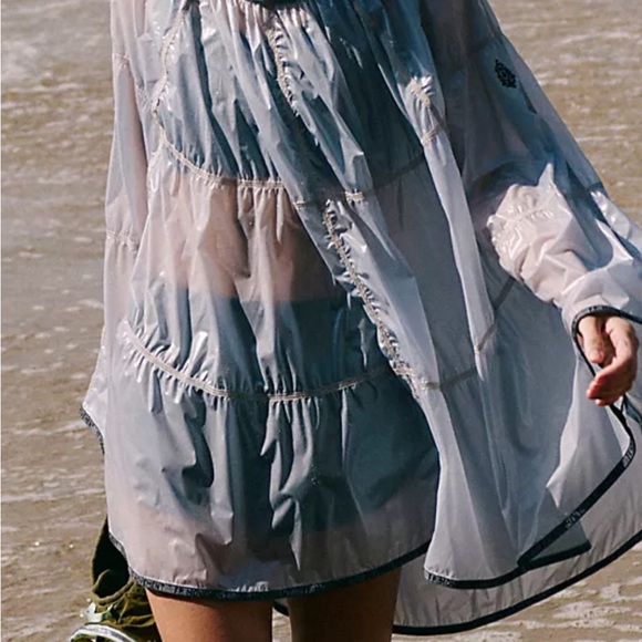 Gorgeous,Free People Rain Drop Portable Poncho NWOT color Titanium ❤️ - Picture 4 of 7